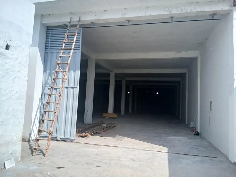 9000 Square Feet Warehouse