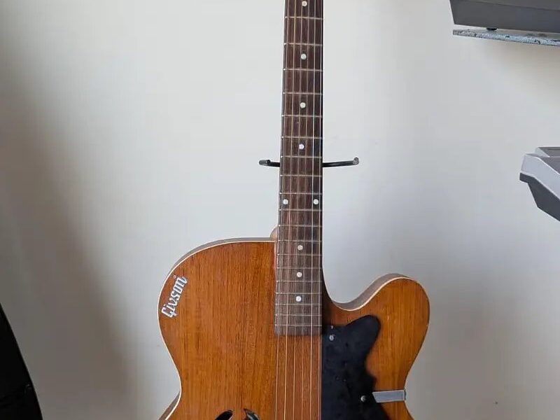 Acoustic Guitars Violin
