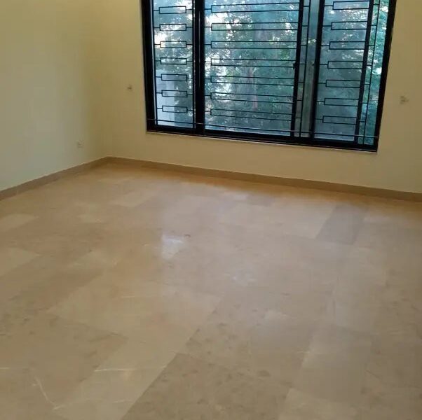 I - 8 Markaz 1000 Sqf Office