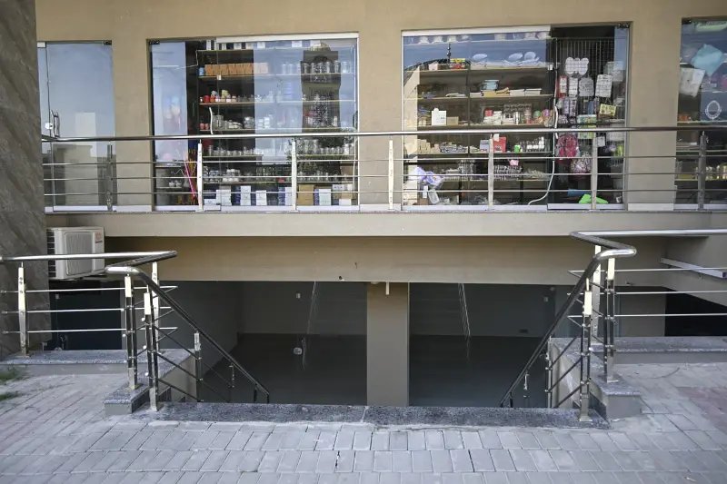 Lower Ground Shop for Rent -