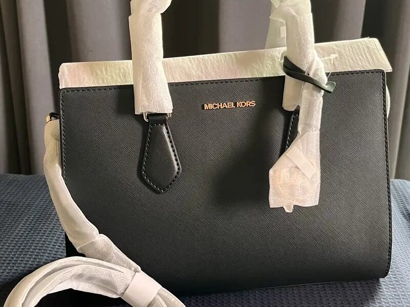 Michael Kors Shoulder Bag.
